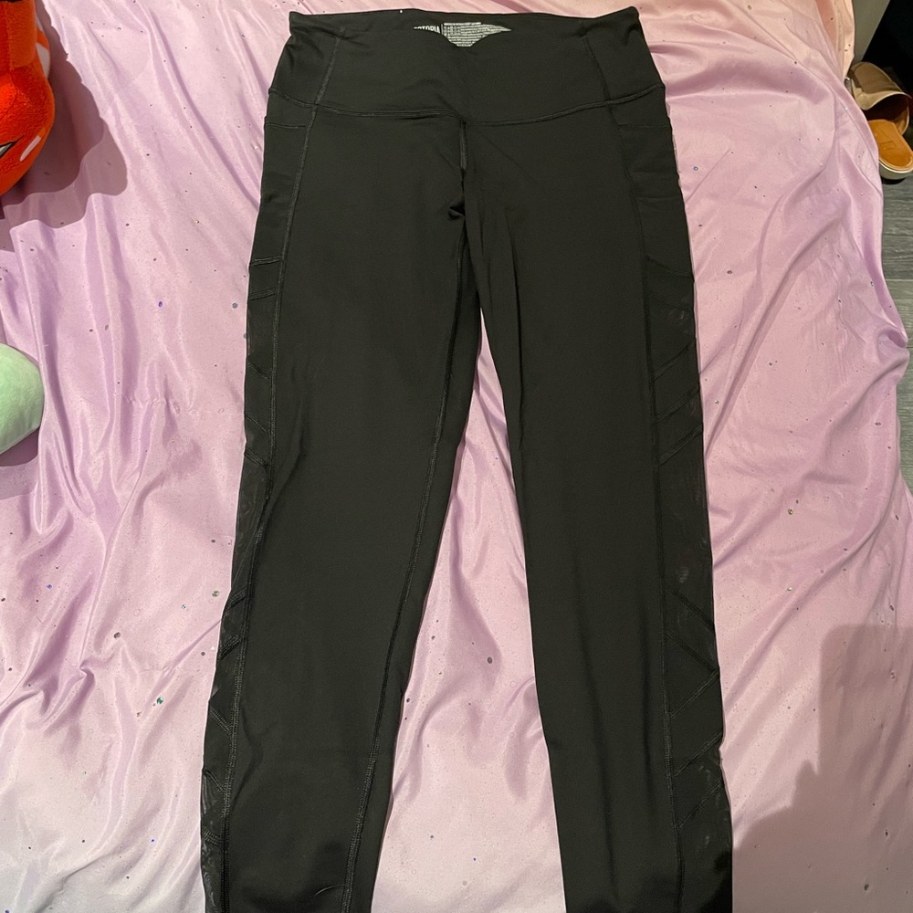 VICTORIA’S SECRET SPORT LEGGING BLACK WITH MESH SIDES SIZE LARGE NWOT